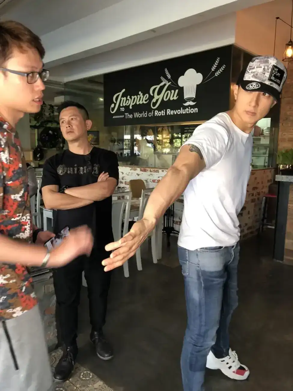 汶萊拍攝現場,Steven 執導吳尊