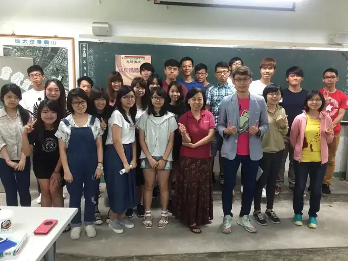 大學課堂合影